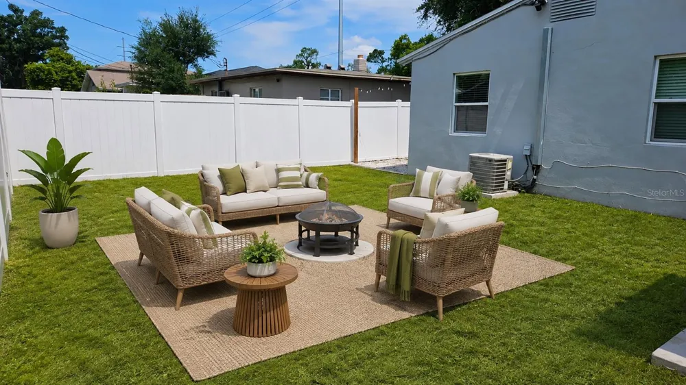 1946 15TH AVENUE S St Petersburg, FL 33705