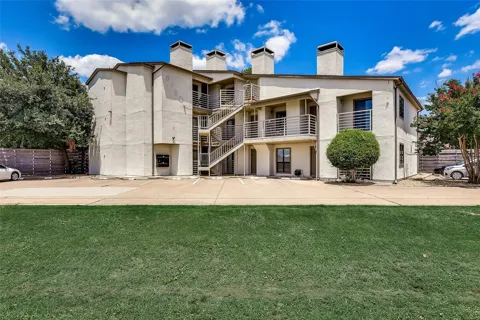 8180 Lemmon Avenue #204