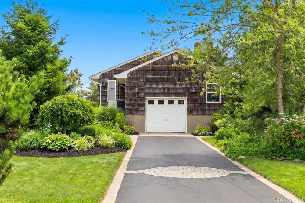 272 Grand Central Avenue Amityville, NY 11701