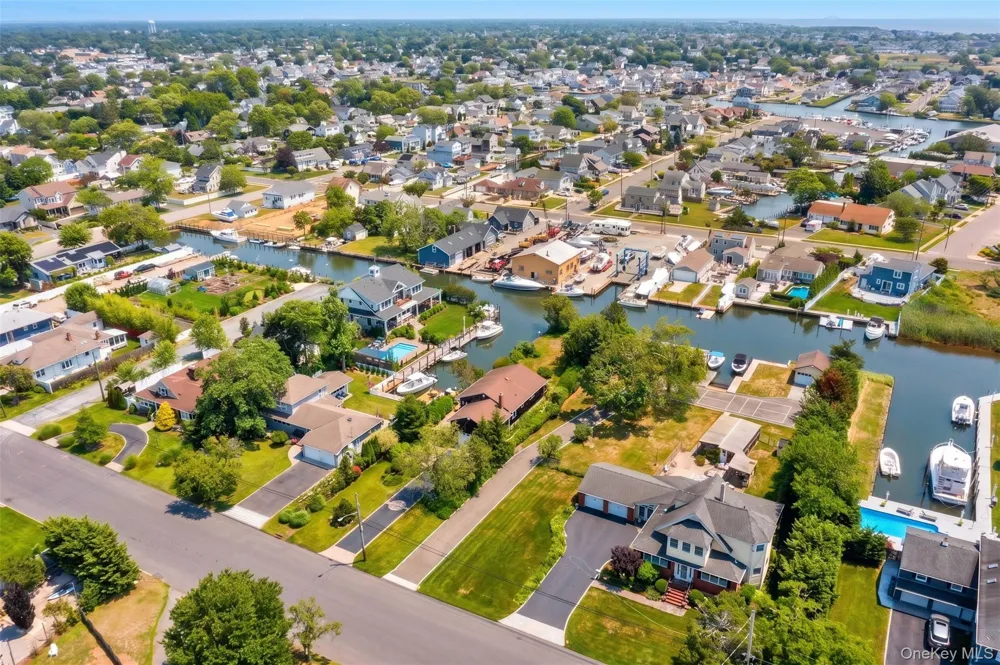 272 Grand Central Avenue Amityville, NY 11701