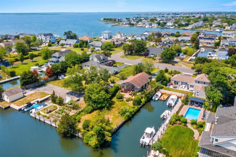 272 Grand Central Avenue Amityville, NY 11701