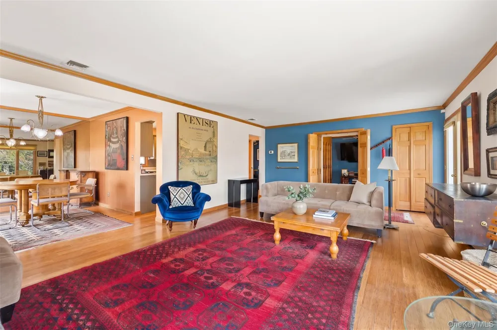 272 Grand Central Avenue Amityville, NY 11701