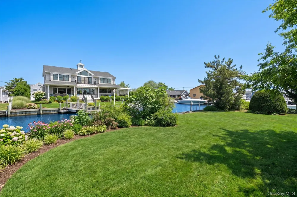 272 Grand Central Avenue Amityville, NY 11701