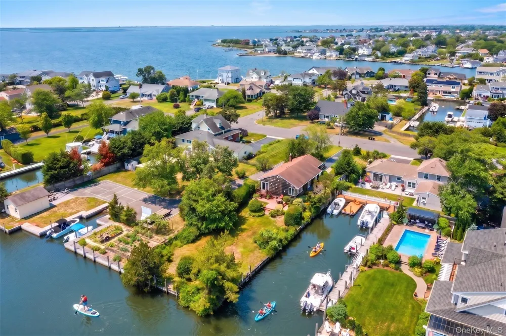 272 Grand Central Avenue Amityville, NY 11701