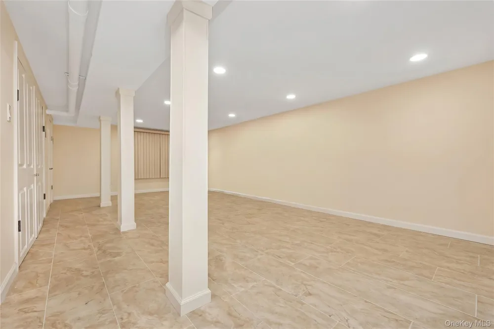 17316 Jewel Avenue Fresh Meadows, NY 11365