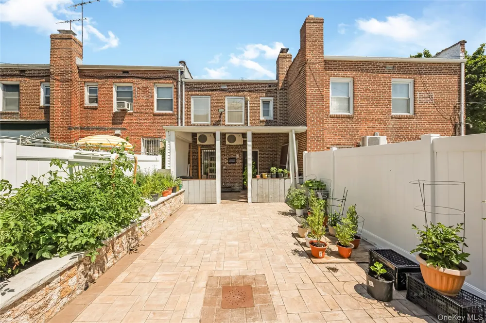 17316 Jewel Avenue Fresh Meadows, NY 11365