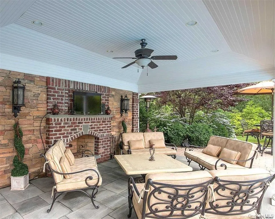 8 China Lane East Setauket, NY 11733