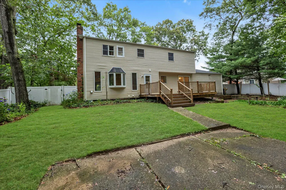 8 Julia Circle East Setauket, NY 11733