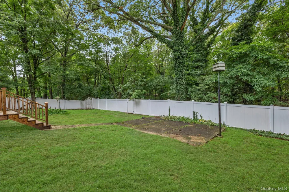 8 Julia Circle East Setauket, NY 11733