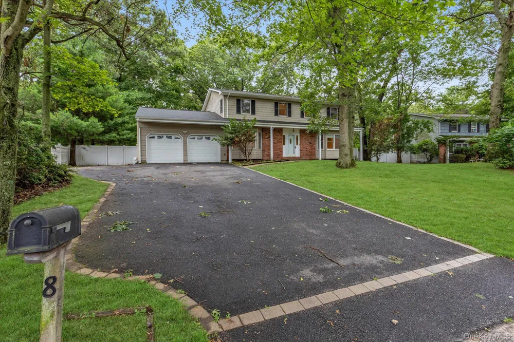 8 Julia Circle East Setauket, NY 11733