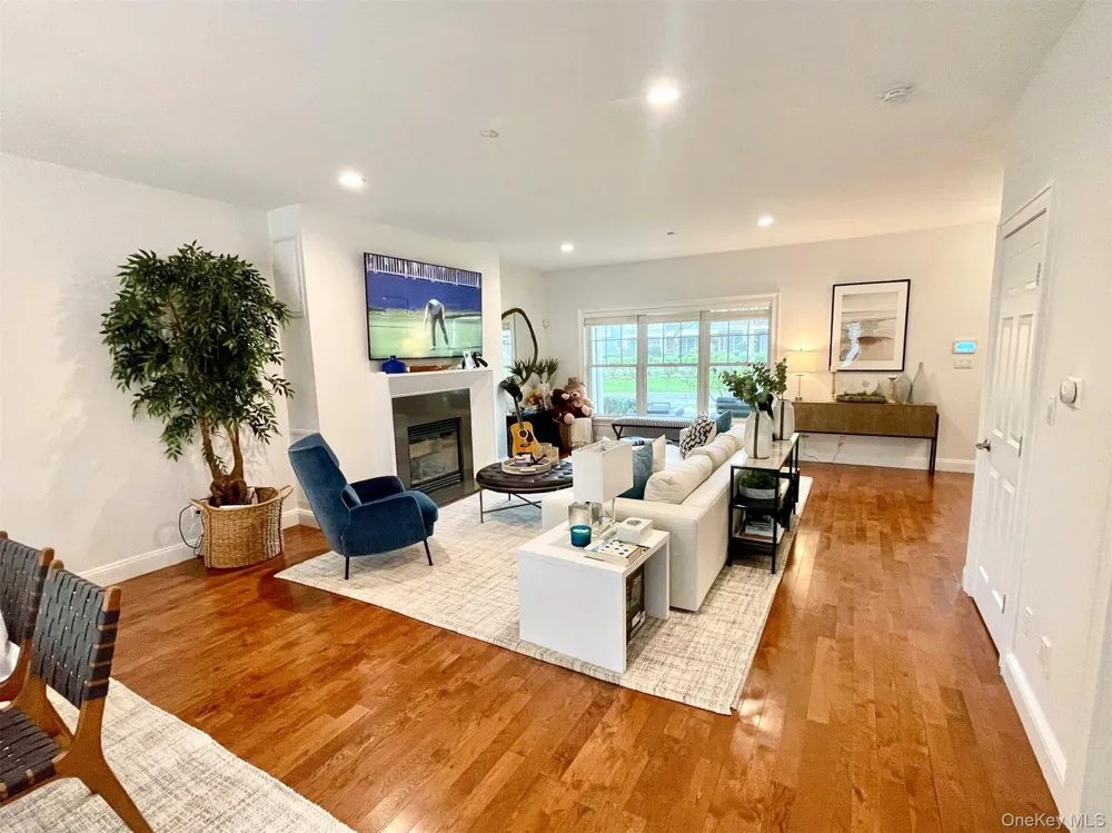22 Gianna Court Southampton, NY 11968