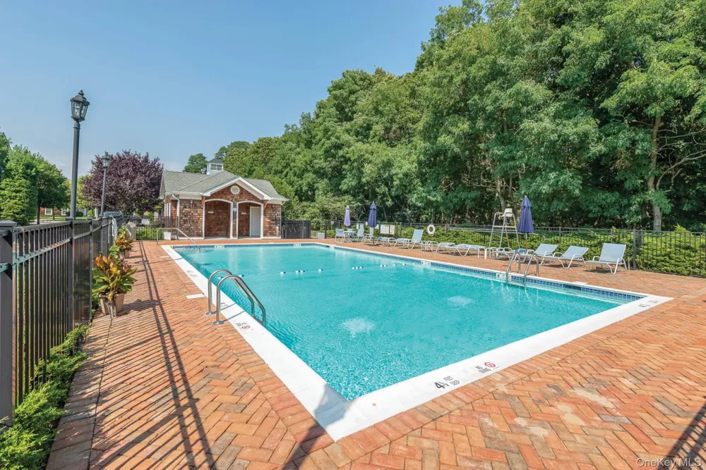 22 Gianna Court Southampton, NY 11968