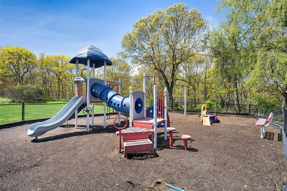 22 Gianna Court Southampton, NY 11968