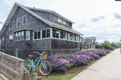 919 Evergreen Walk