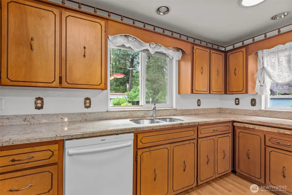6353 School Street SW Lakewood, WA 98499