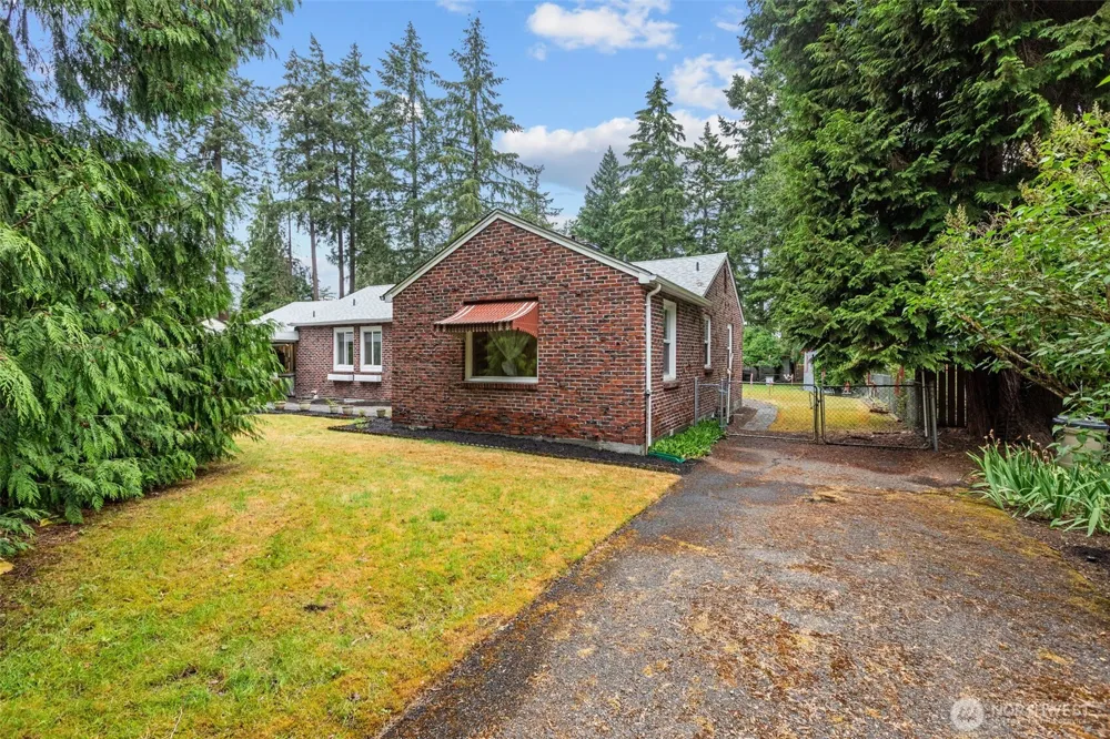 6353 School Street SW Lakewood, WA 98499