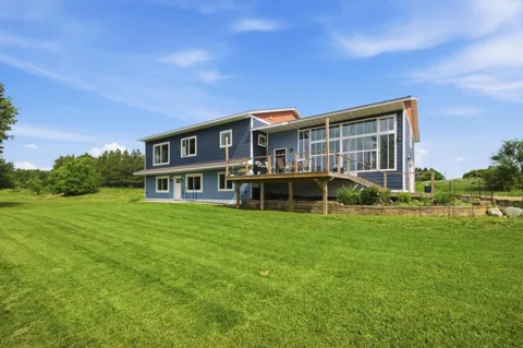 402 Barclay Avenue W