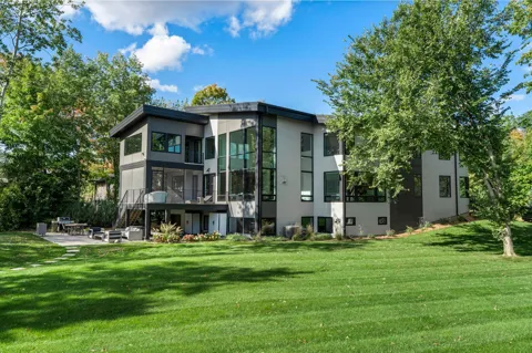 746 Peninsula Point Road