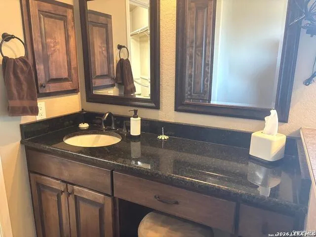 104 Park View Poth, TX 78147