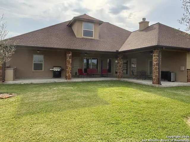 104 Park View Poth, TX 78147