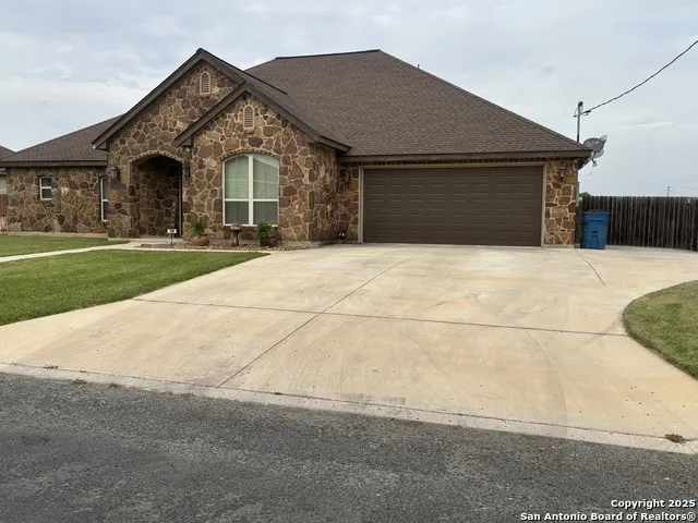 104 Park View Poth, TX 78147
