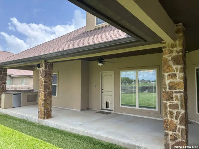 104 Park View Poth, TX 78147