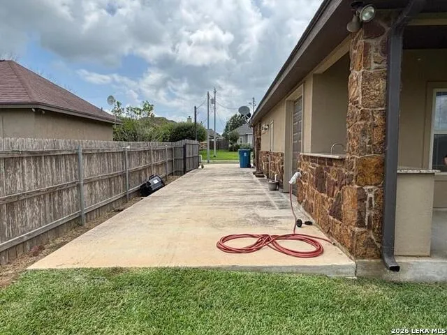 104 Park View Poth, TX 78147