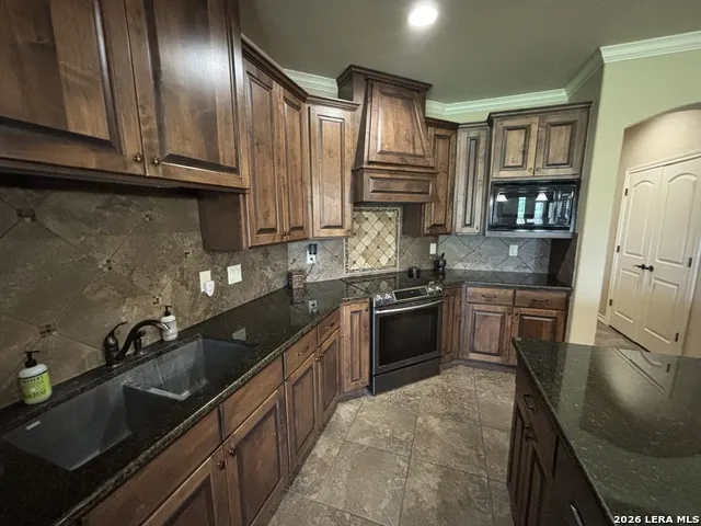 104 Park View Poth, TX 78147