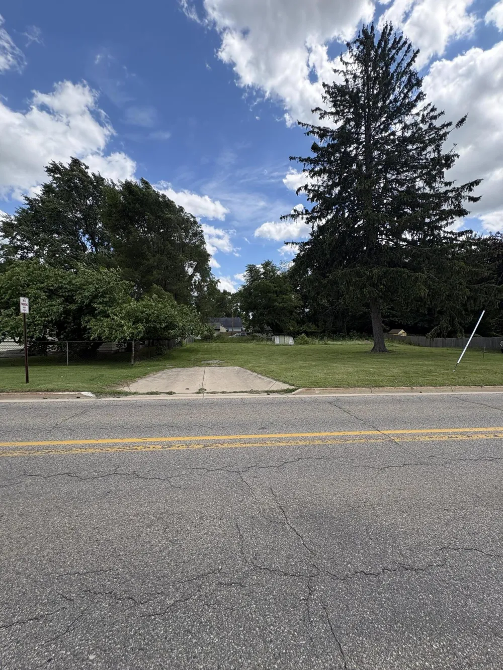 284 E Center Street Coloma, MI 49038