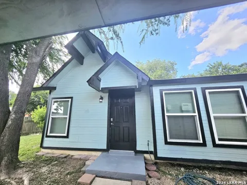 6903 E Belforest