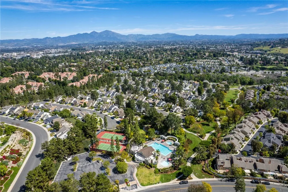 17 Spicewood Aliso Viejo, CA 92656