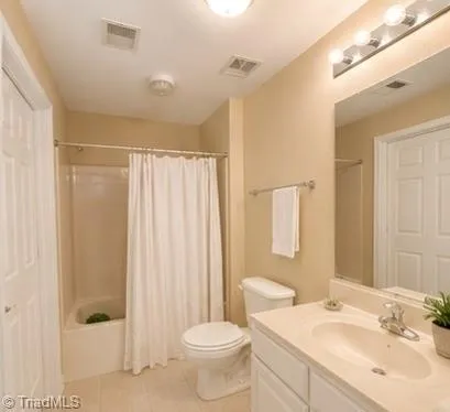 6941 Hanesbrook Circle Clemmons, NC 27012