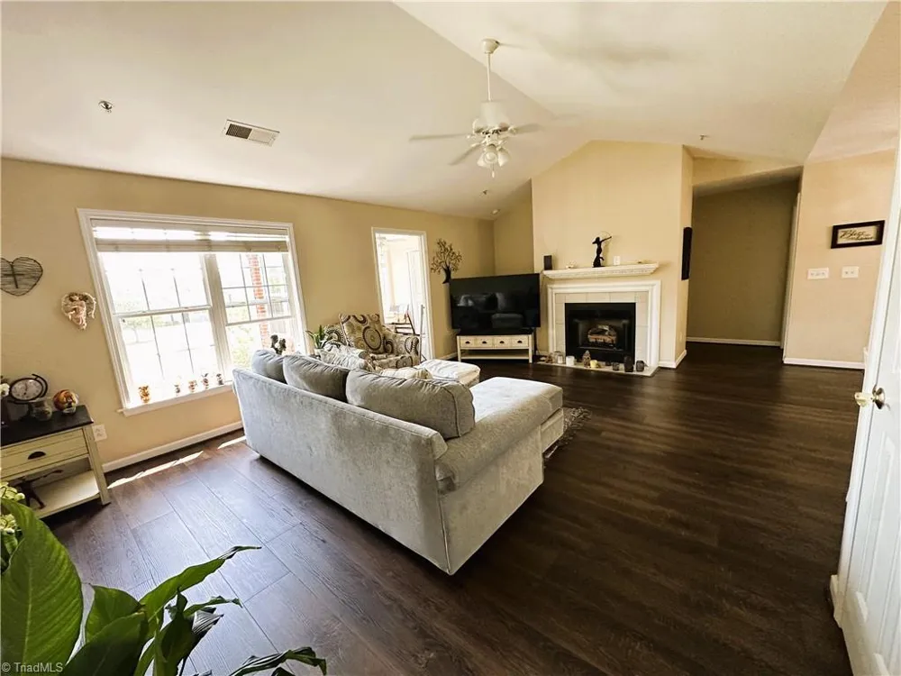 6941 Hanesbrook Circle Clemmons, NC 27012