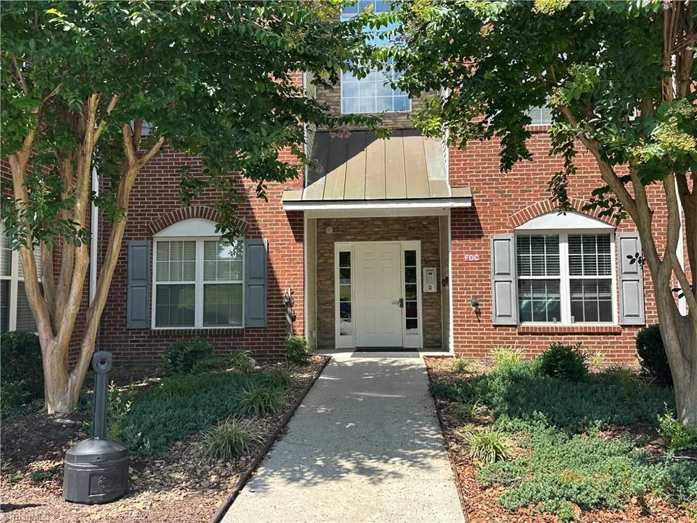 6941 Hanesbrook Circle Clemmons, NC 27012