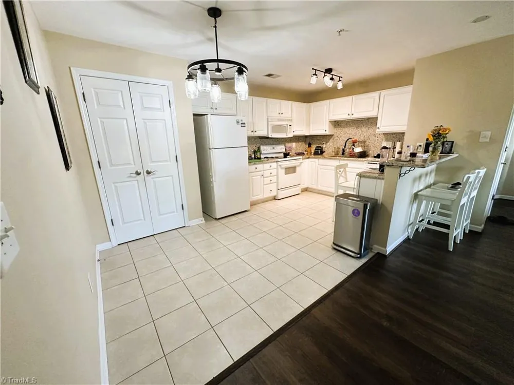 6941 Hanesbrook Circle Clemmons, NC 27012