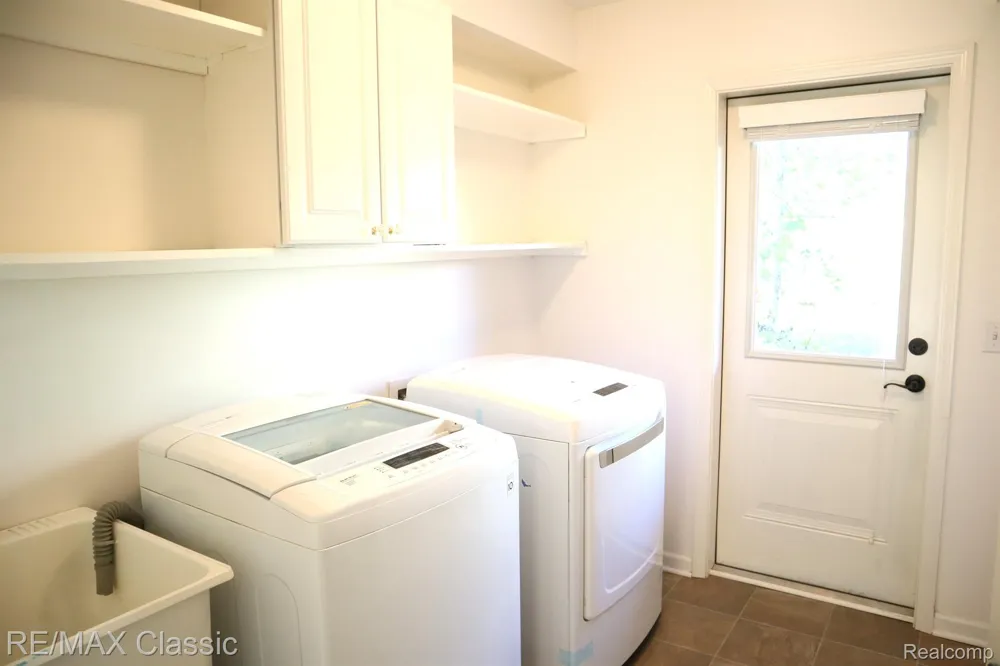 28561 Melanie Lane Novi City, MI 48377
