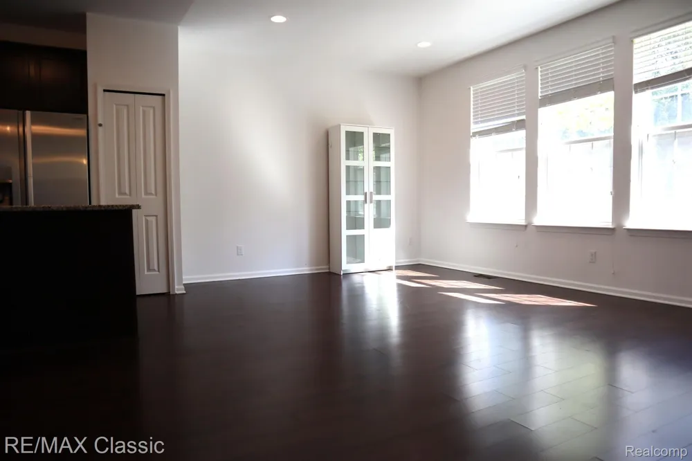 28561 Melanie Lane Novi City, MI 48377