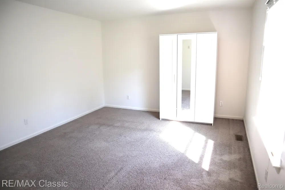 28561 Melanie Lane Novi City, MI 48377