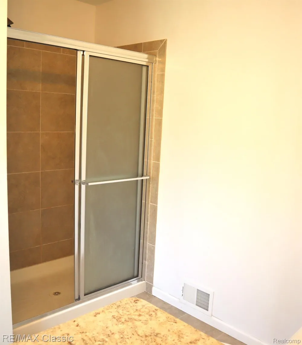 28561 Melanie Lane Novi City, MI 48377