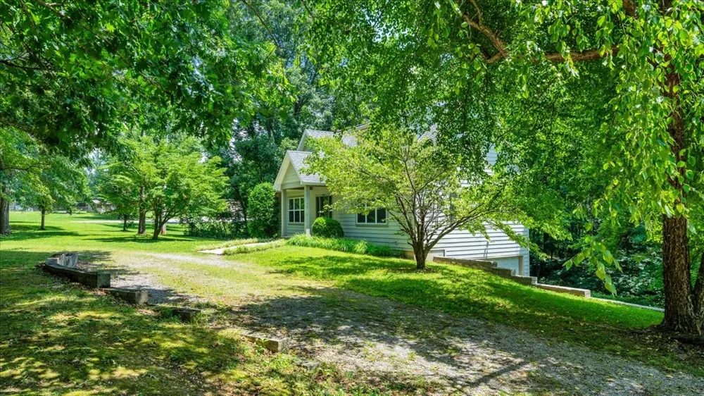 455 Lafever Ridge Rd Silver Point, TN 38582