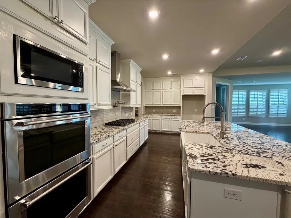 2705 Walnut Creek Lane The Colony, TX 75056