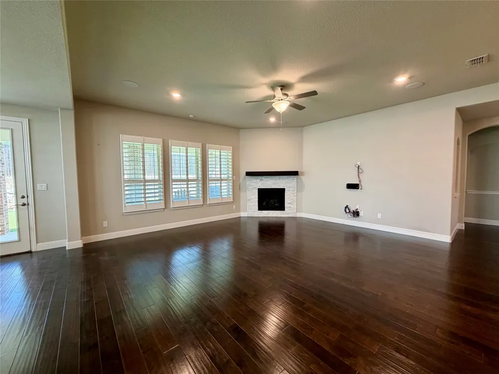 2705 Walnut Creek Lane The Colony, TX 75056