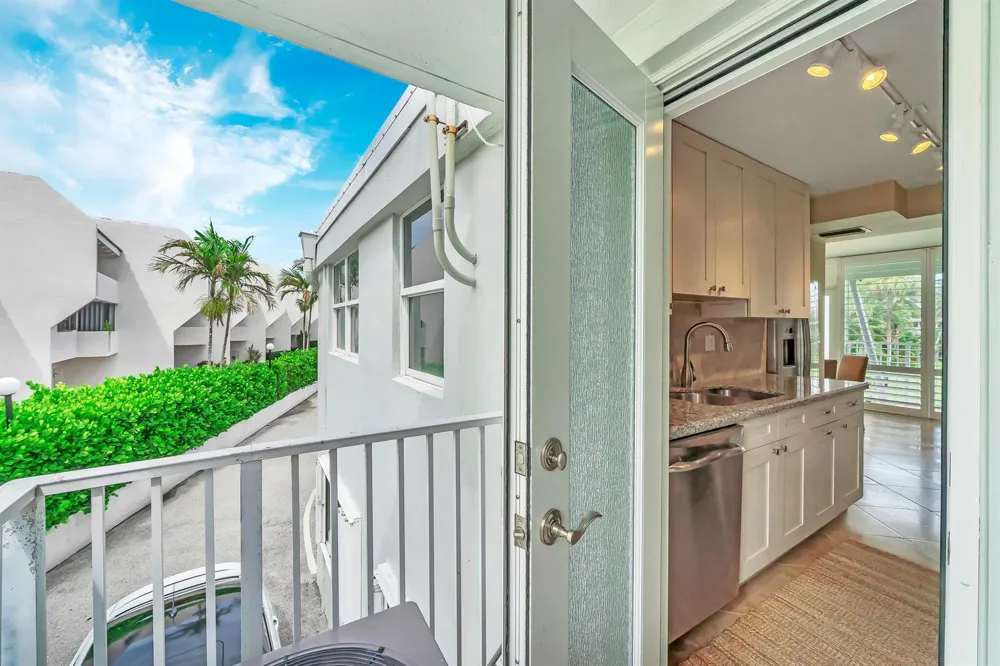 1221 Hillsboro Mile #42b Hillsboro Beach, FL 33062