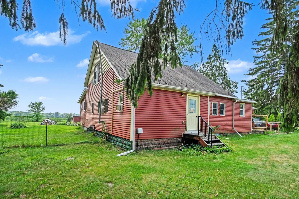 11539 Apple Avenue Ravenna, MI 49451