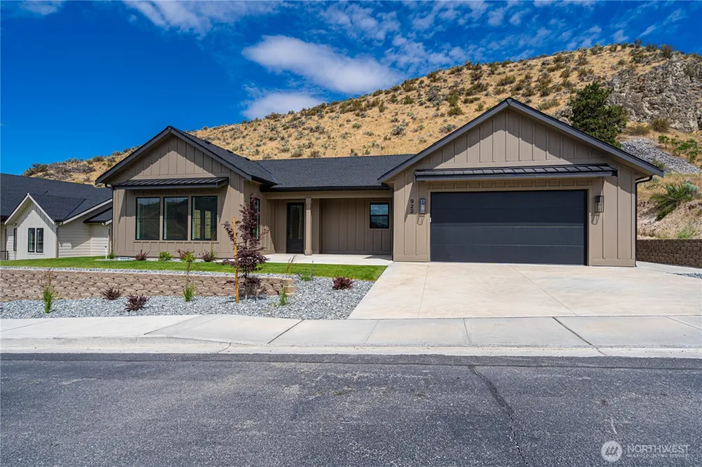 922 Long Drive Chelan, WA 98816