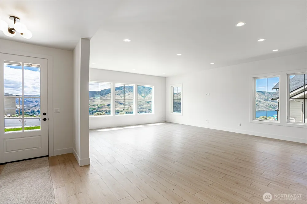 922 Long Drive Chelan, WA 98816