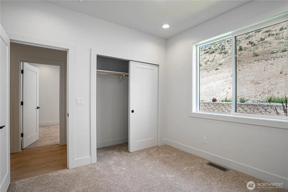 922 Long Drive Chelan, WA 98816