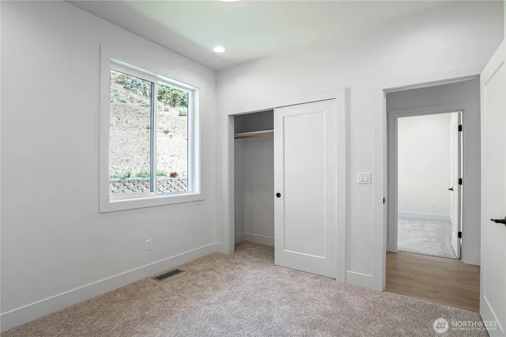 922 Long Drive Chelan, WA 98816