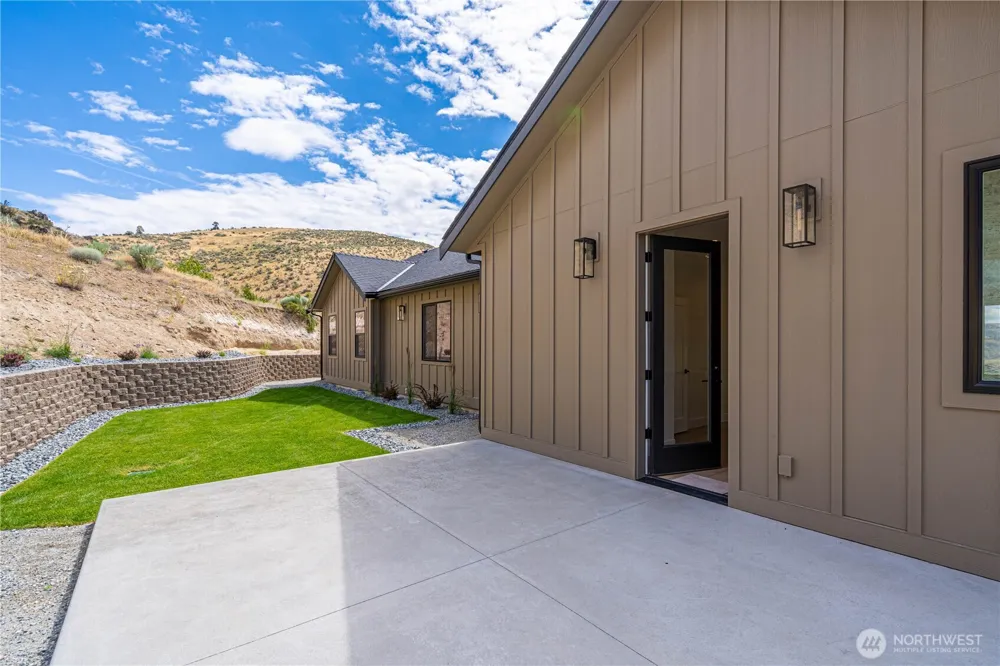 922 Long Drive Chelan, WA 98816