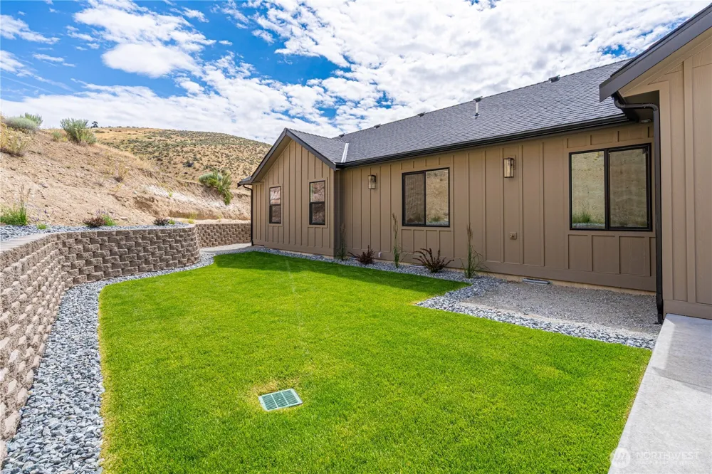 922 Long Drive Chelan, WA 98816